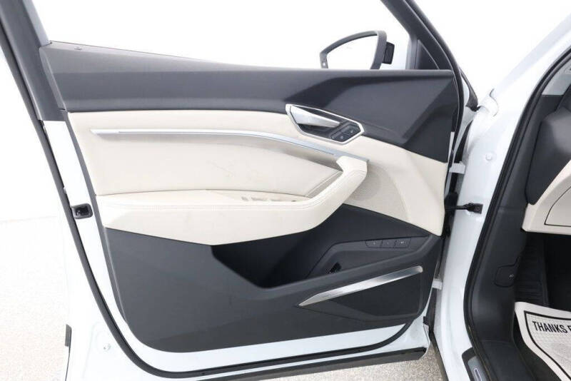 2024 Audi Q8 e-tron quattro Premium Plus