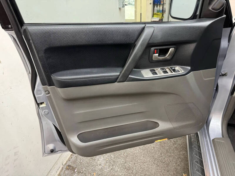 2005 Mitsubishi Montero Limited