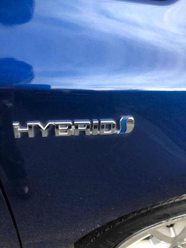 2013 Toyota Prius v Three