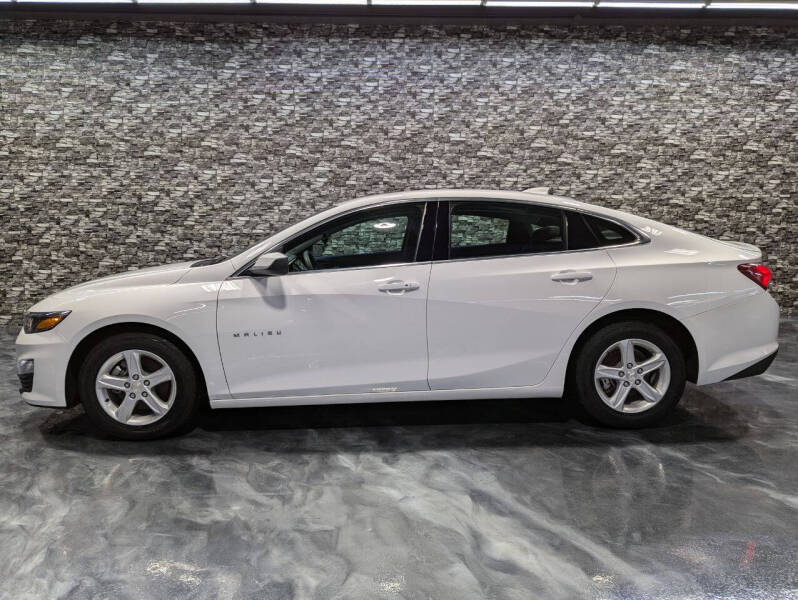 Used 2022 Chevrolet Malibu 1LT with VIN 1G1ZD5ST8NF141024 for sale in Detroit, MI