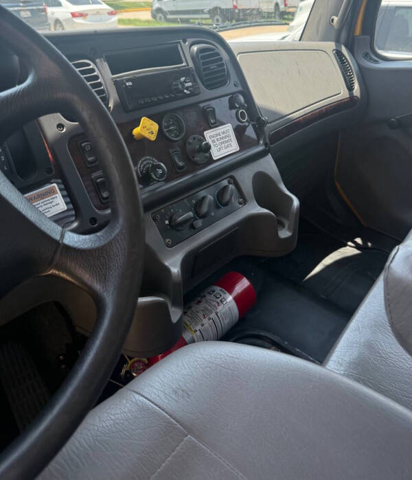 2020 Freightliner M2 106