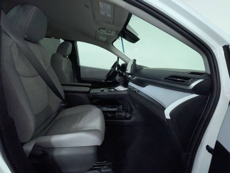 2025 Toyota Sienna LE 8-Passenger