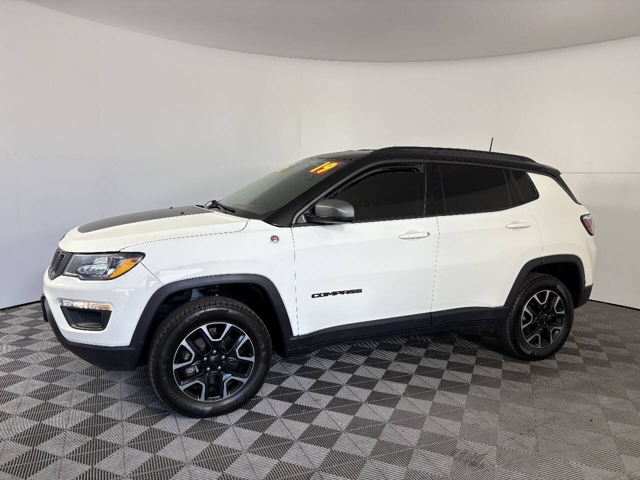 View vehicle photo 3
