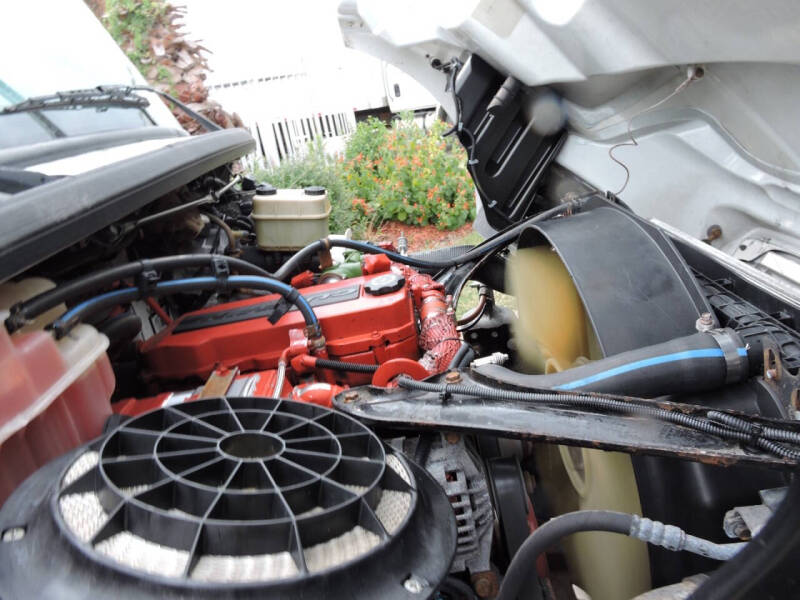 2012 Freightliner M2 106