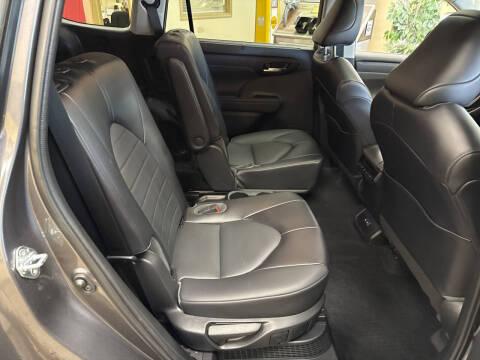 2022 Toyota Highlander Hybrid XLE