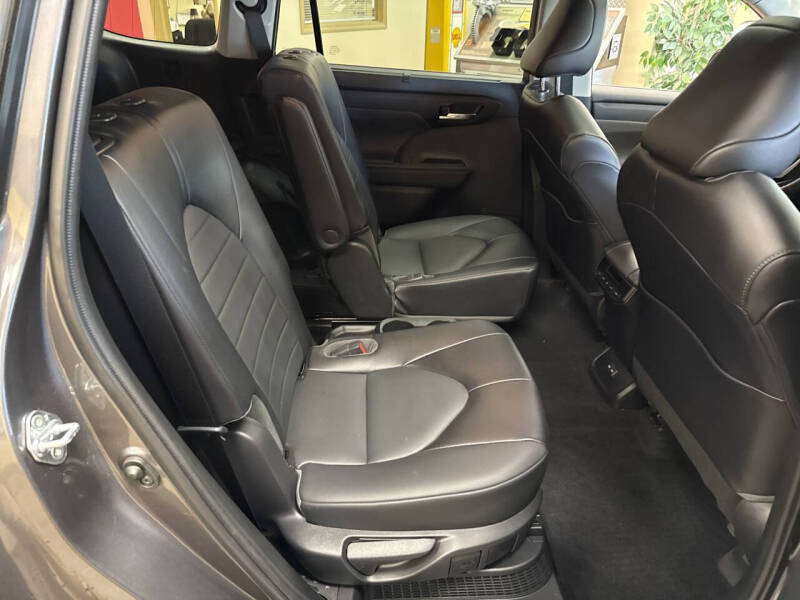 2022 Toyota Highlander Hybrid XLE