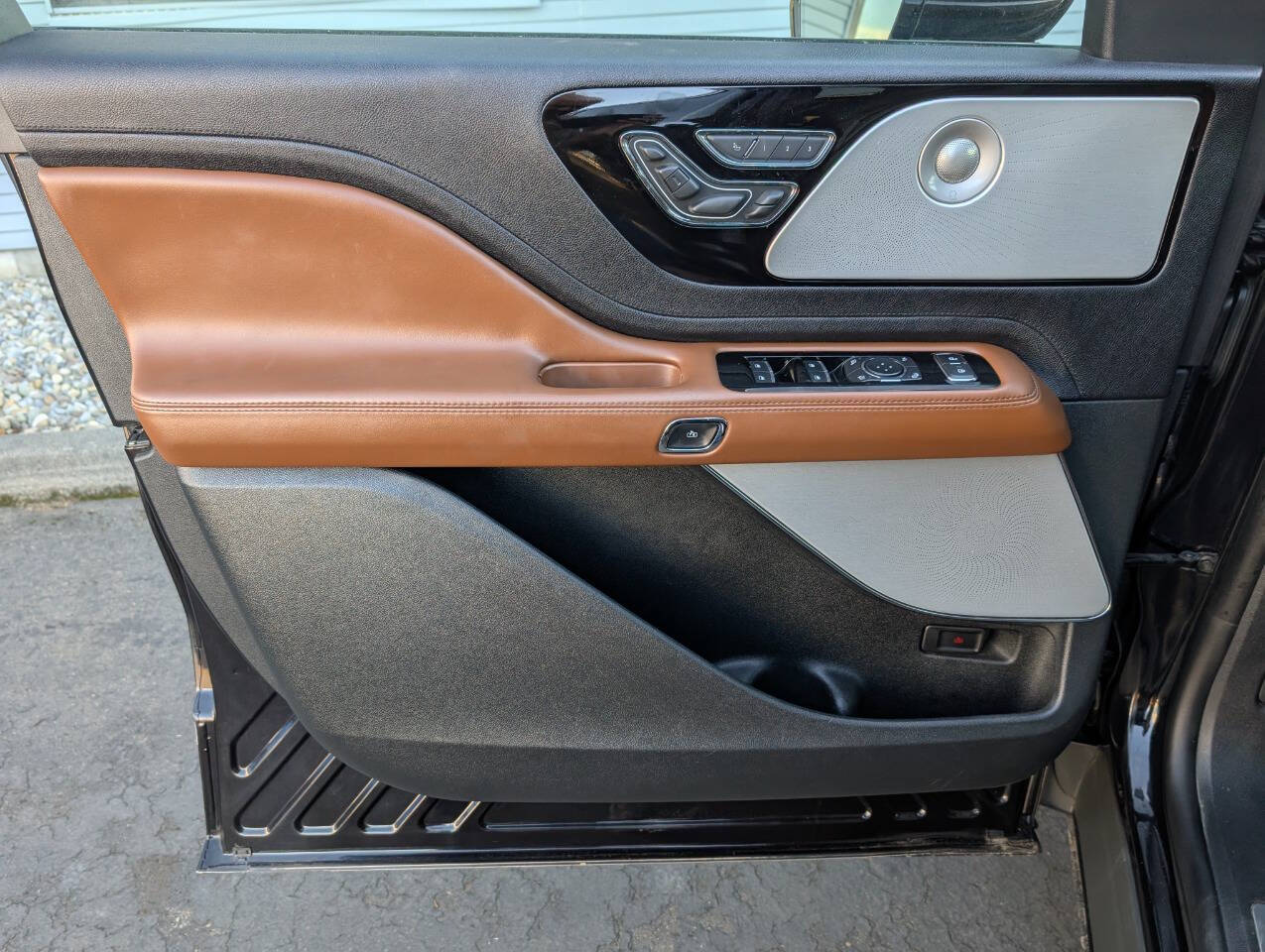 used 2022 Lincoln Aviator car, priced at $36,999