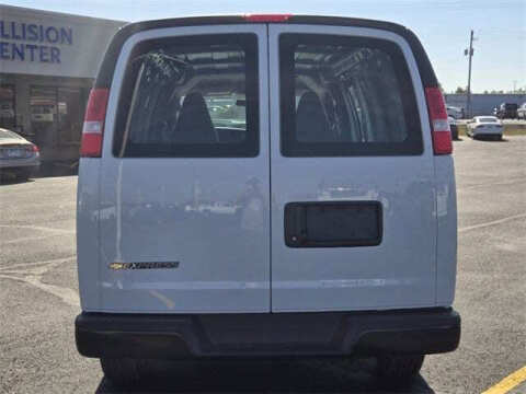2025 Chevrolet Express 2500