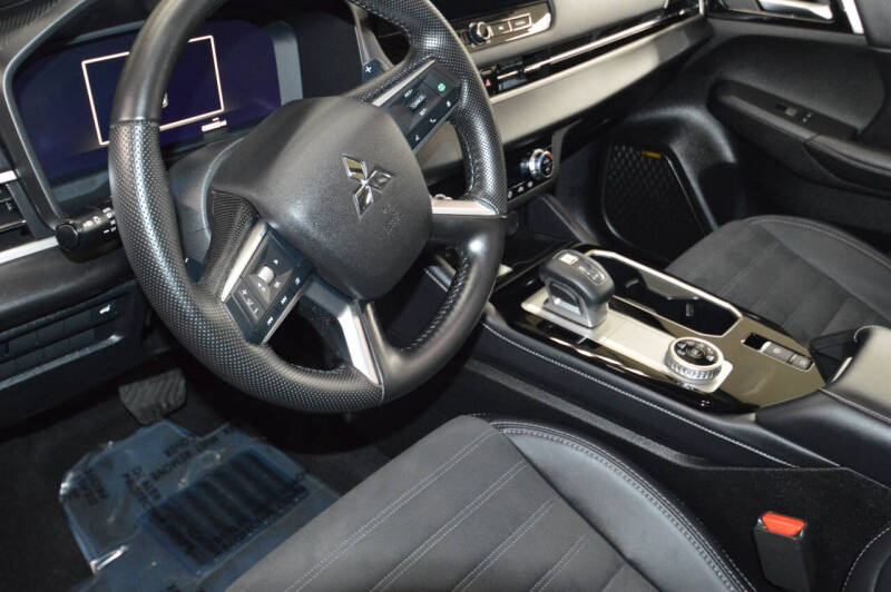 2025 Mitsubishi Outlander SE