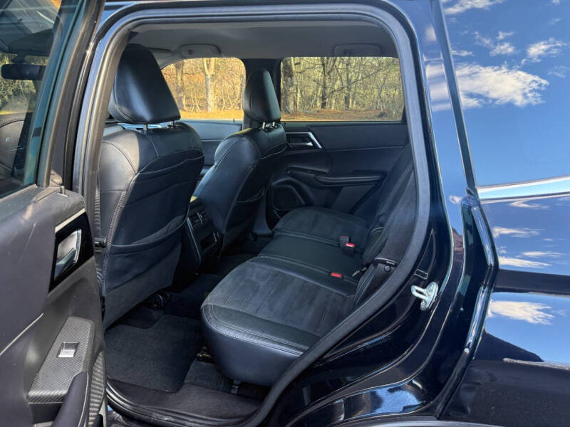 2023 Mitsubishi Outlander SE