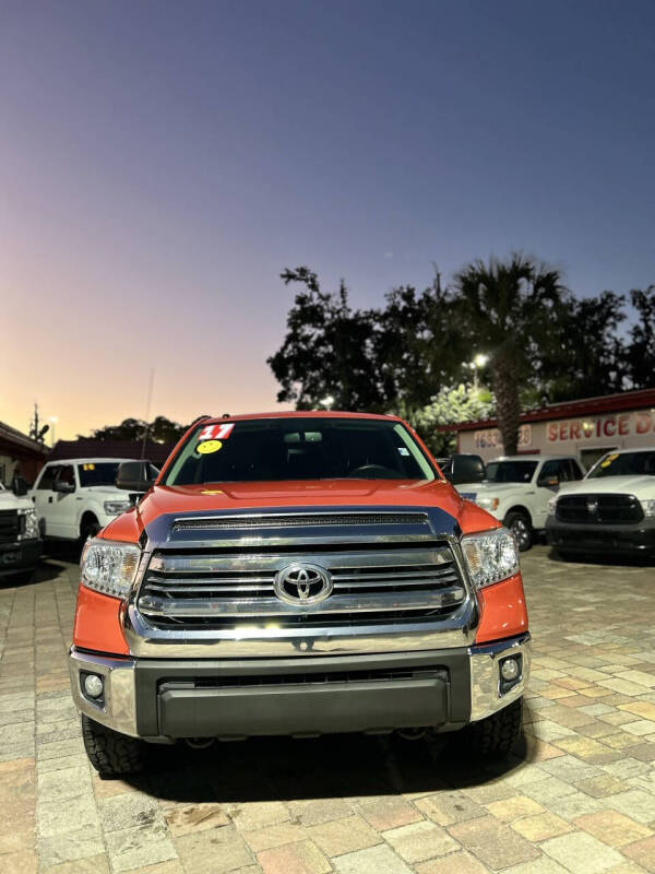2017 Toyota Tundra SR5's photo