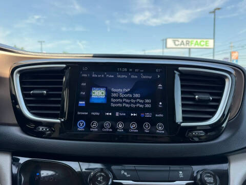 2017 Chrysler Pacifica Touring-L Plus