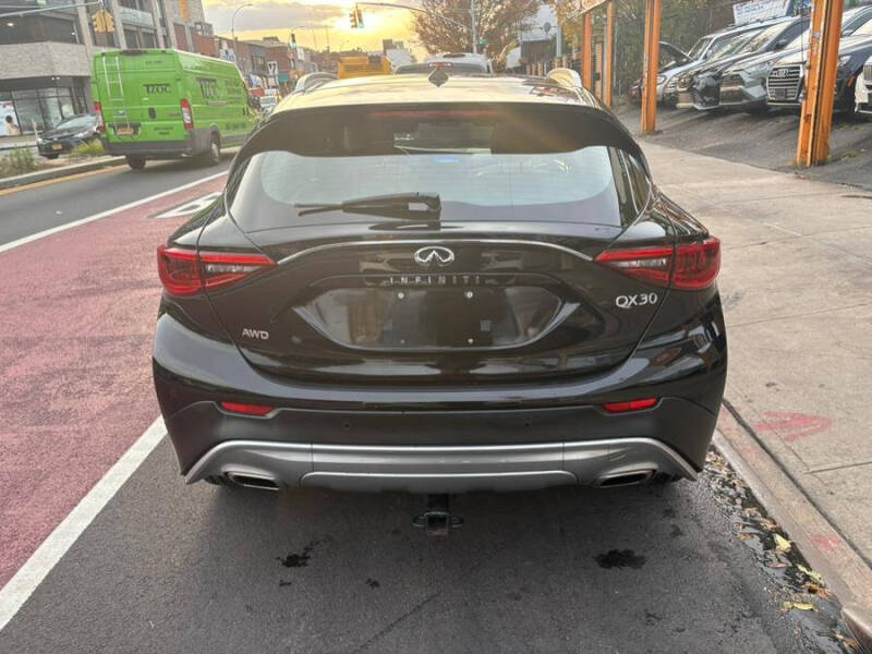 2017 Infiniti QX30 Premium