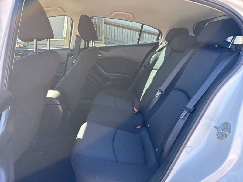 2016 Mazda MAZDA3 i Sport