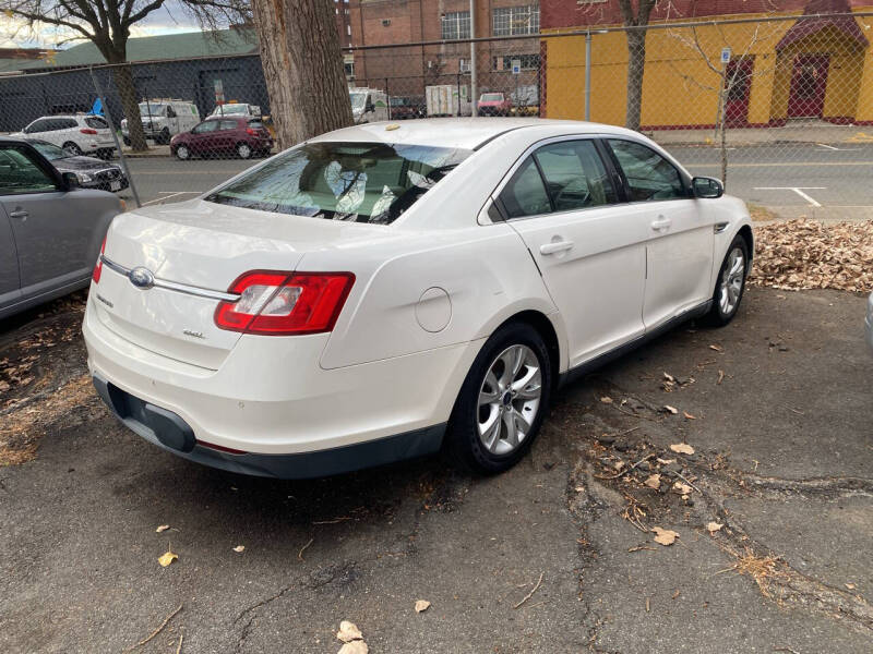 2010 Ford Taurus SEL