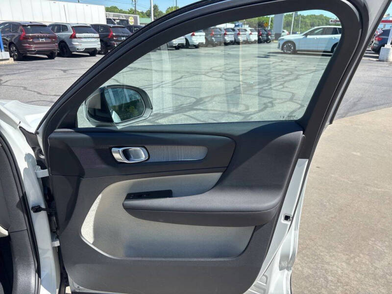 2026 Volvo XC40 B5 Plus