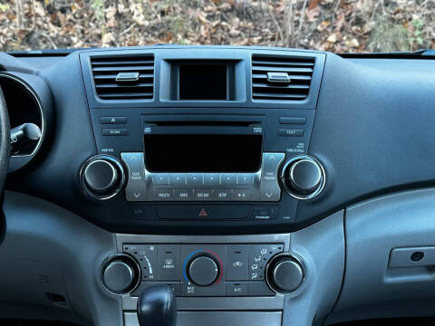 2012 Toyota Highlander SE