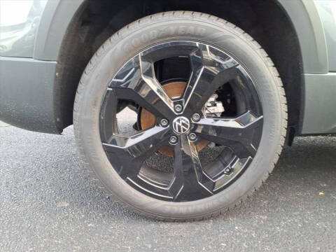 2025 Volkswagen Taos SEL 4Motion