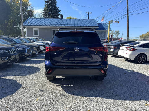 2023 Toyota Highlander LE