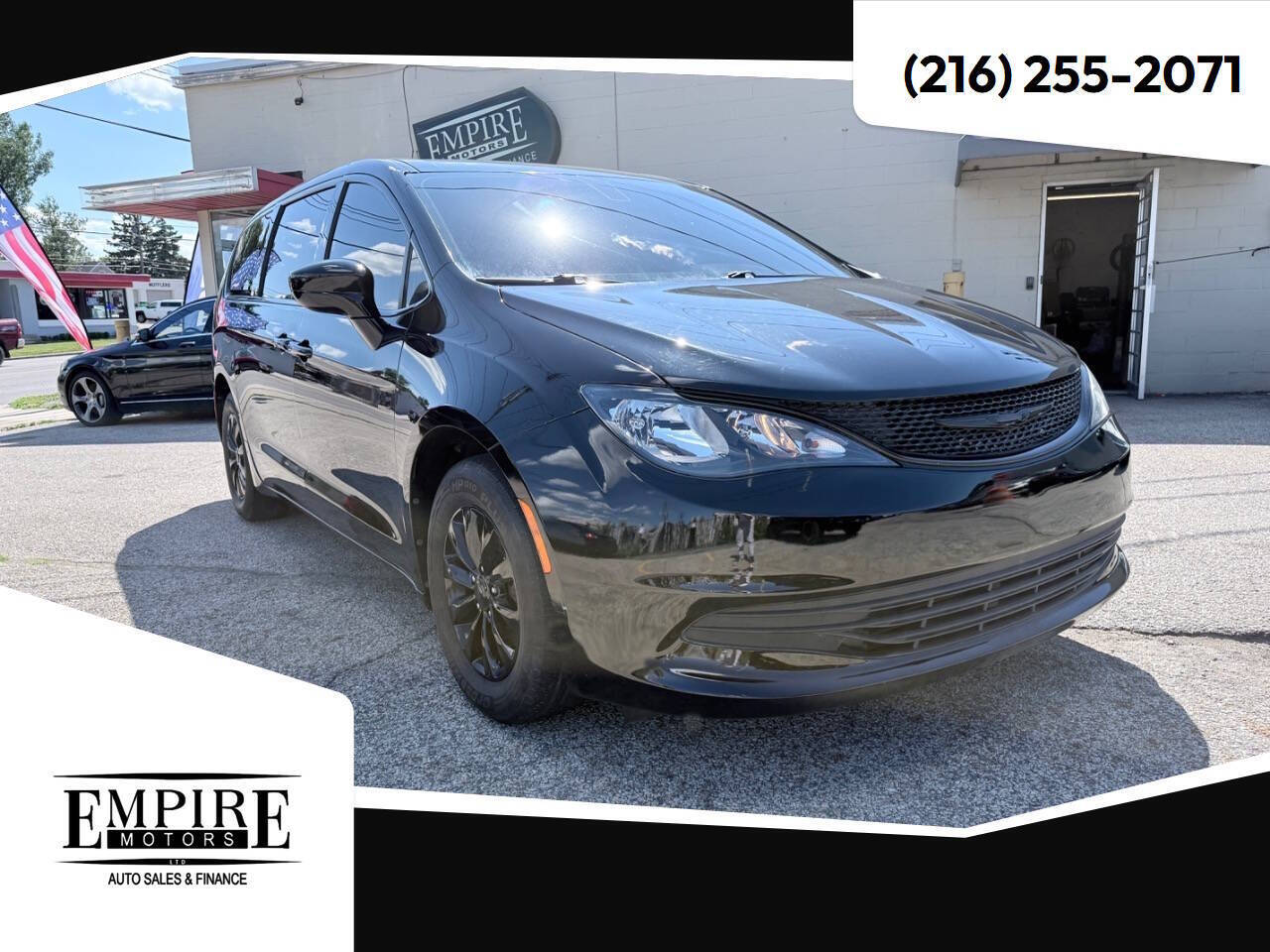 Brilliant Black Crystal Pearl Coat 2017 Chrysler Pacifica Minivan Front-Wheel Drive 9-Speed Automatic