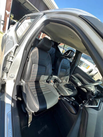 2020 Nissan Kicks SR