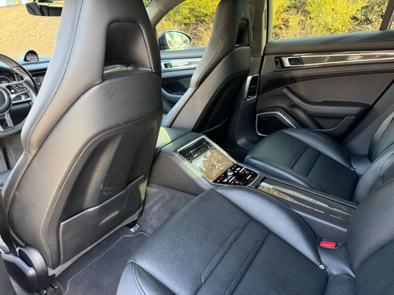 2017 Porsche Panamera 4