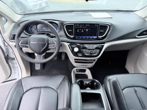 2023 Chrysler Pacifica Plug-In Hybrid Touring L