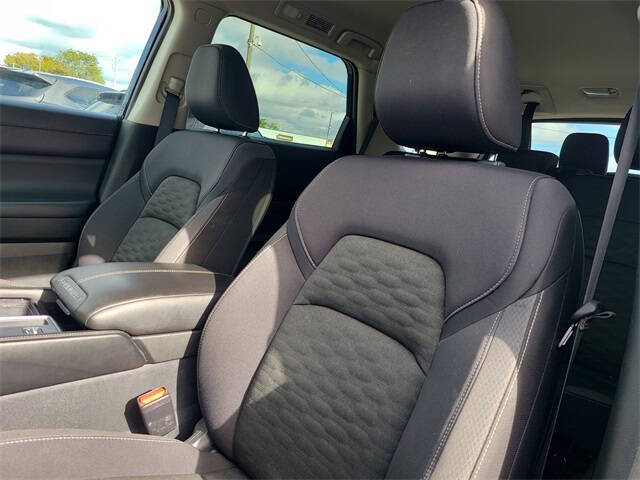 2024 Nissan Pathfinder SV