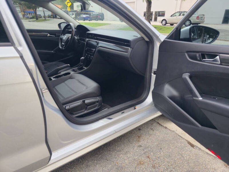 2020 Volkswagen Passat R-Line