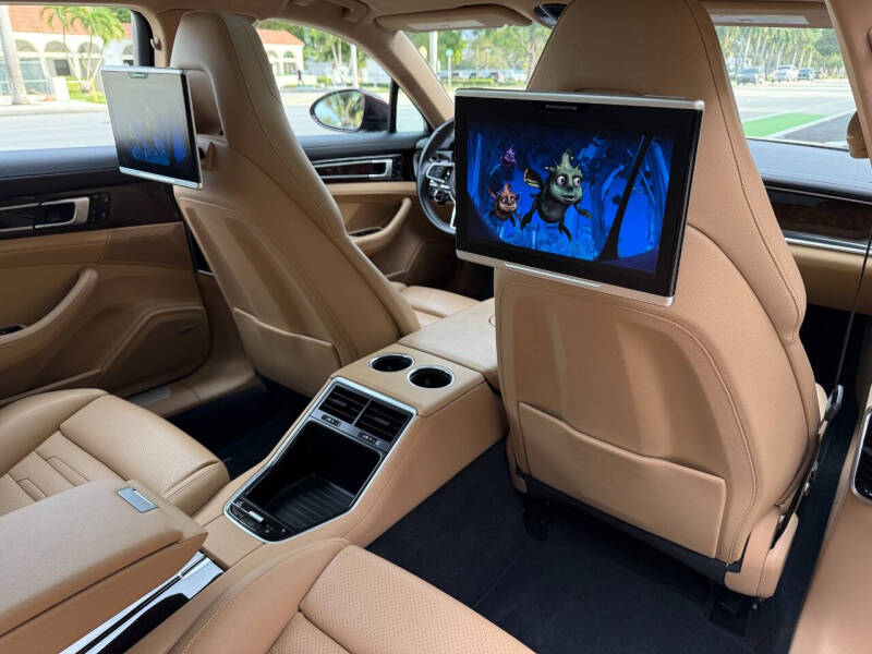 2018 Porsche Panamera 4 Executive