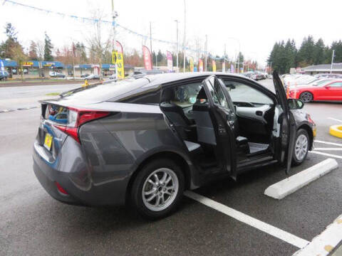 2022 Toyota Prius LE