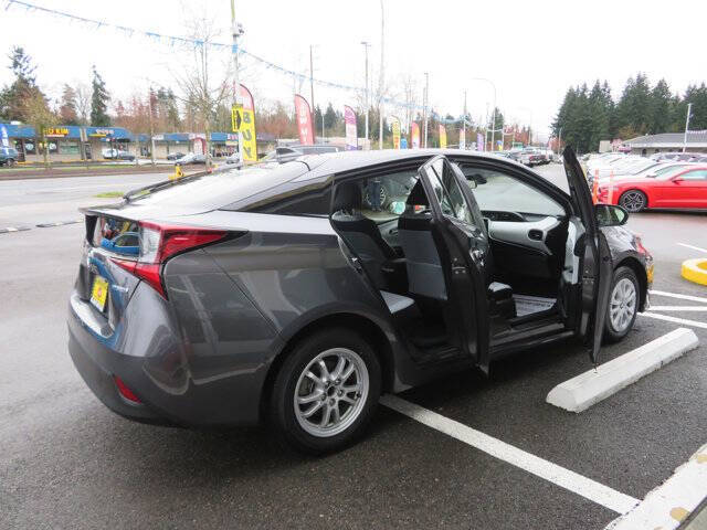 2022 Toyota Prius LE