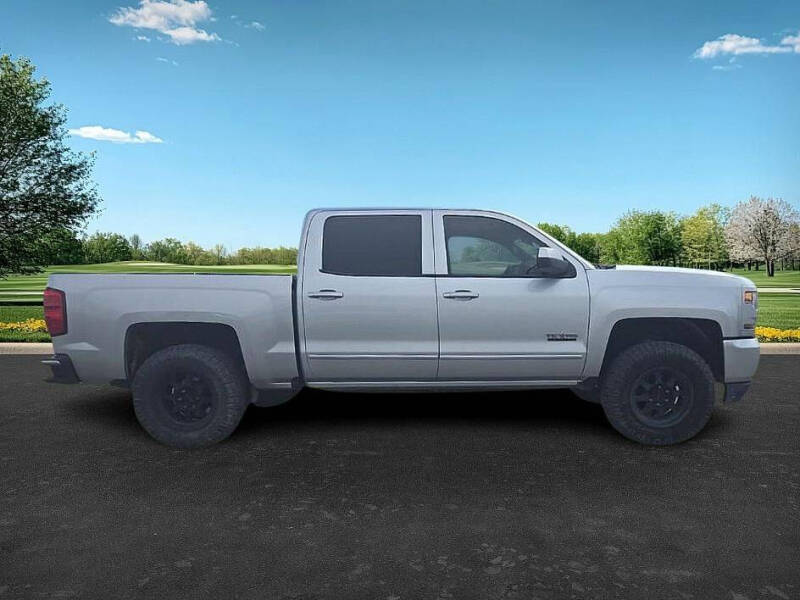 Used 2018 Chevrolet Silverado 1500 LT with VIN 3GCUKREC8JG211060 for sale in Salmon, ID