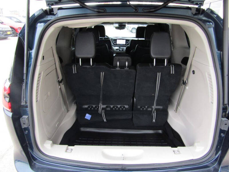 2023 Chrysler Pacifica Plug-In Hybrid Touring L