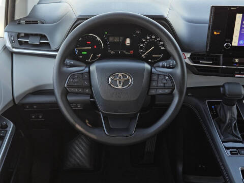 2026 Toyota Sienna LE 8-Passenger