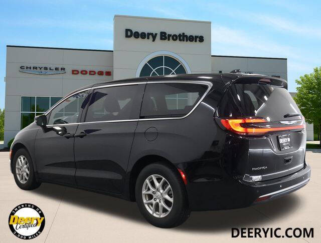 2025 Chrysler Pacifica Select