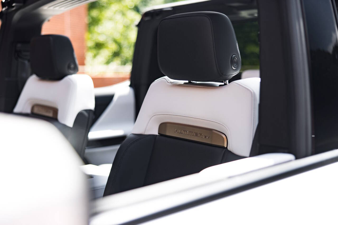 2022 GMC HUMMER EV 66