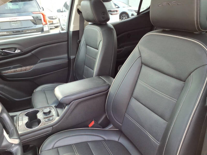 2022 GMC Acadia Denali