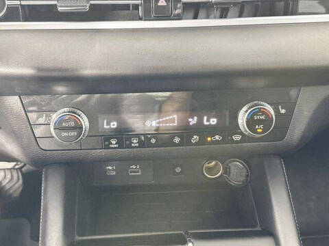 2023 Mitsubishi Outlander PHEV SE
