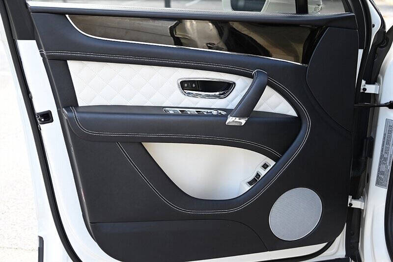 2019 Bentley Bentayga 26