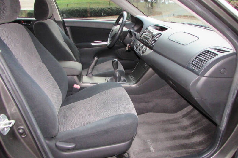 2005 Toyota Camry SE photo 35