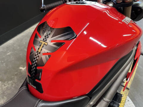 2017 Triumph Speed Triple S ABS Diablo Red