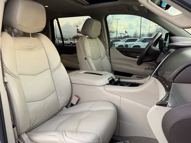 2017 Cadillac Escalade Luxury