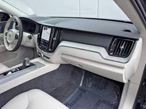 2025 Volvo XC60 T8 Plus Dark Theme