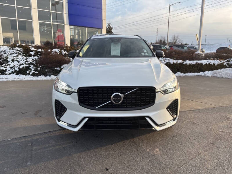 2025 Volvo XC60 B5 Plus Dark Theme