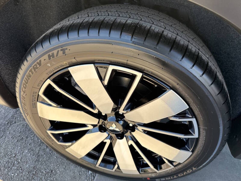 2025 Mitsubishi Outlander SEL Platinum Edition