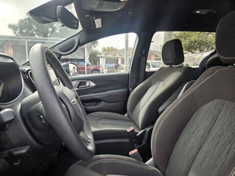 2024 Chrysler Pacifica Touring