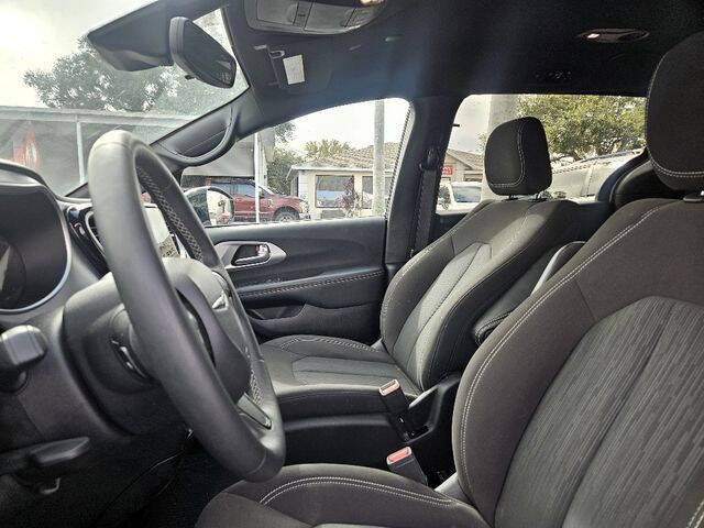 2024 Chrysler Pacifica Touring