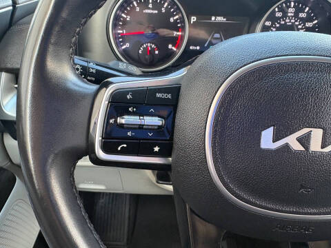 2022 Kia Carnival LX