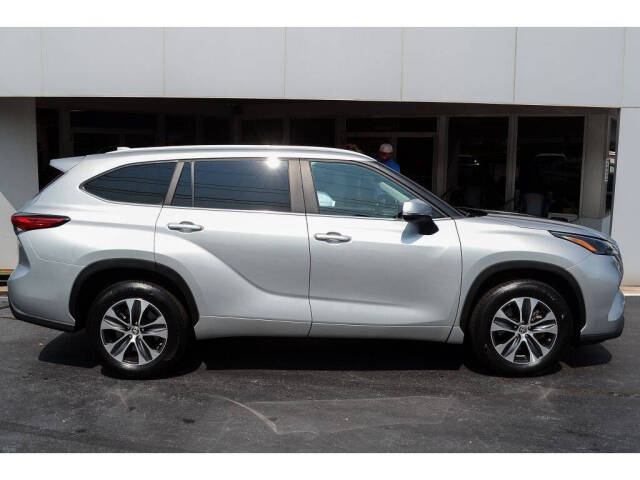 2023 Toyota Highlander for sale at EARL DUFF PRE-OWNED CENTER in Harriman, TN